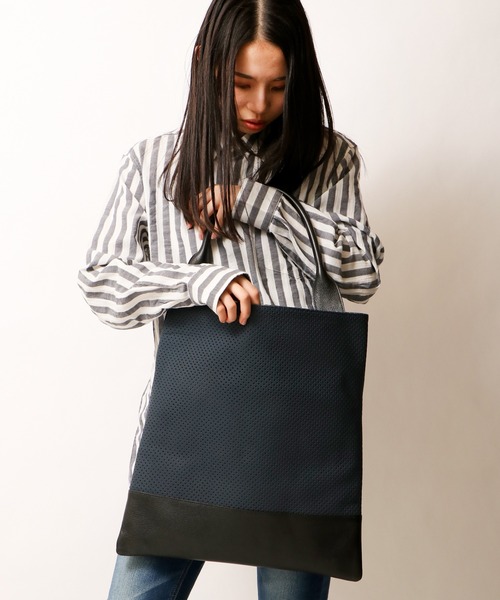 ikot（イコット）の「ikot ワンハンドルショルダー（ショルダーバッグ・レディース・ネイビー/ベージュ・FREE）」の7枚目の写真