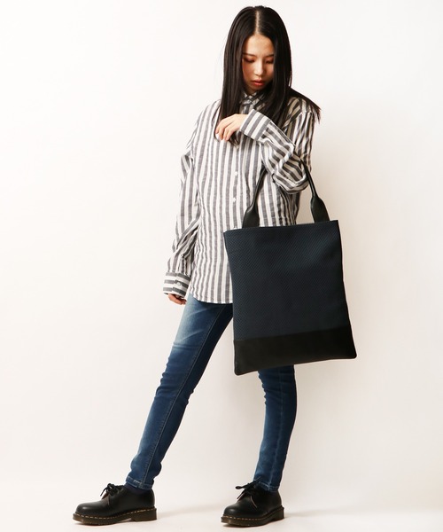 ikot（イコット）の「ikot ワンハンドルショルダー（ショルダーバッグ・レディース・ネイビー/ベージュ・FREE）」の8枚目の写真