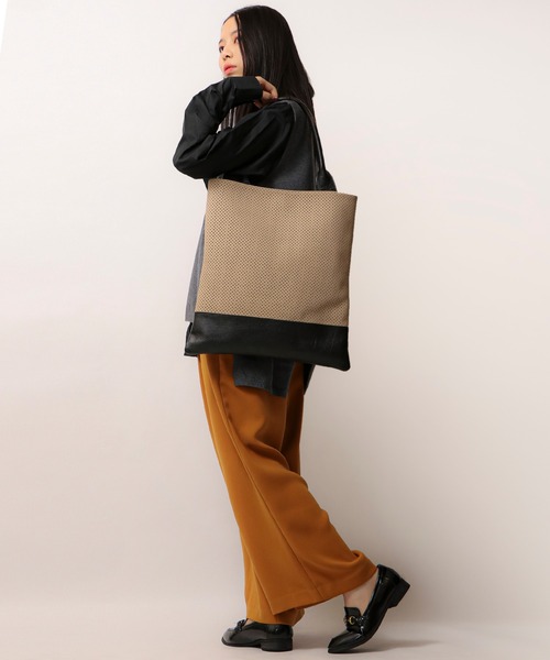 ikot（イコット）の「ikot ワンハンドルショルダー（ショルダーバッグ・レディース・ネイビー/ベージュ・FREE）」の4枚目の写真