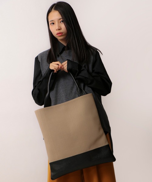 ikot（イコット）の「ikot ワンハンドルショルダー（ショルダーバッグ・レディース・ネイビー/ベージュ・FREE）」の3枚目の写真