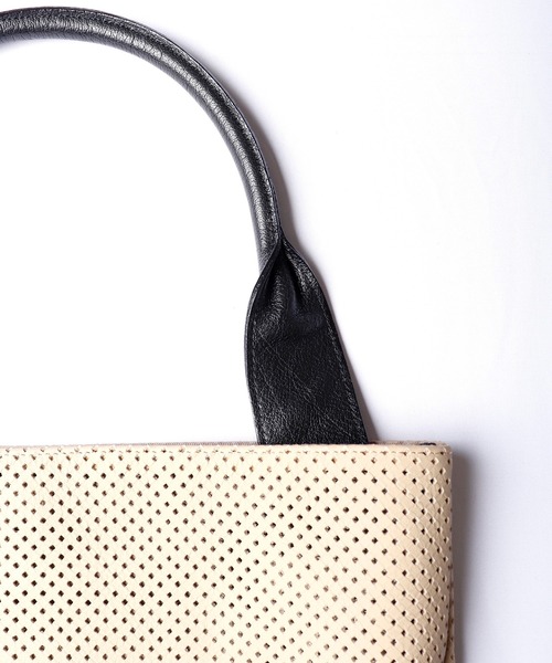 ikot（イコット）の「ikot ワンハンドルショルダー（ショルダーバッグ・レディース・ネイビー/ベージュ・FREE）」の13枚目の写真
