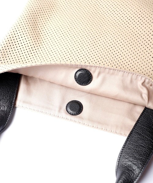 ikot（イコット）の「ikot ワンハンドルショルダー（ショルダーバッグ・レディース・ネイビー/ベージュ・FREE）」の15枚目の写真