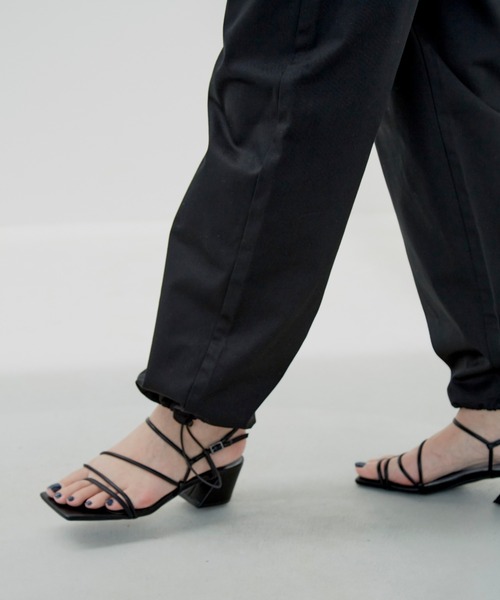 Aunt Marie's（アントマリーズ）の「ドロストサロペット / 低身長向けSサイズ有（サロペット/オーバーオール・レディース・ブラック/アイボリー・SMALL/FREE）」の4枚目の写真