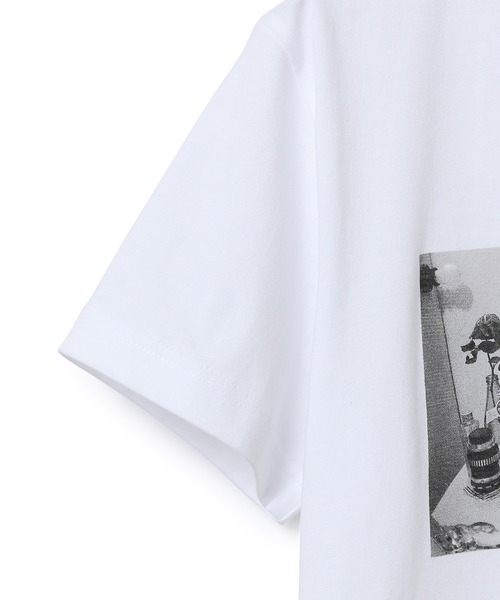 ADAM ET ROPE'（アダムエロペ）の「【アウトレット店舗・WEB限定】ROBERTA BAYLEY フォトTシャツ1（Tシャツ/カットソー・レディース・ホワイト/ホワイト系その他・FREE）」の7枚目の写真