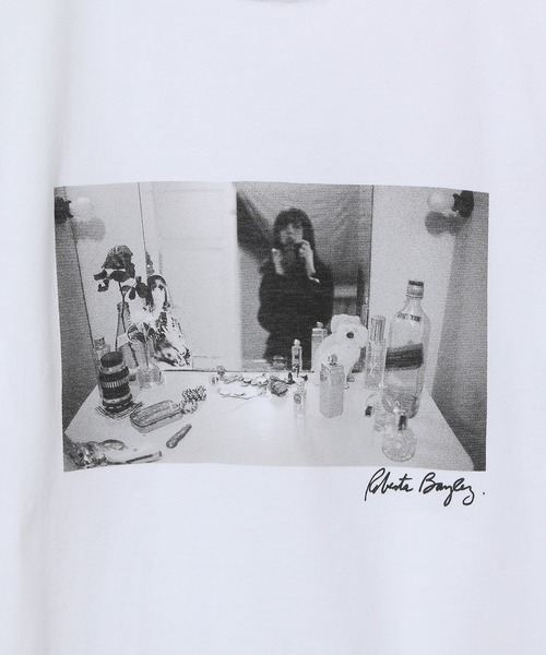 ADAM ET ROPE'（アダムエロペ）の「【アウトレット店舗・WEB限定】ROBERTA BAYLEY フォトTシャツ1（Tシャツ/カットソー・レディース・ホワイト/ホワイト系その他・FREE）」の4枚目の写真