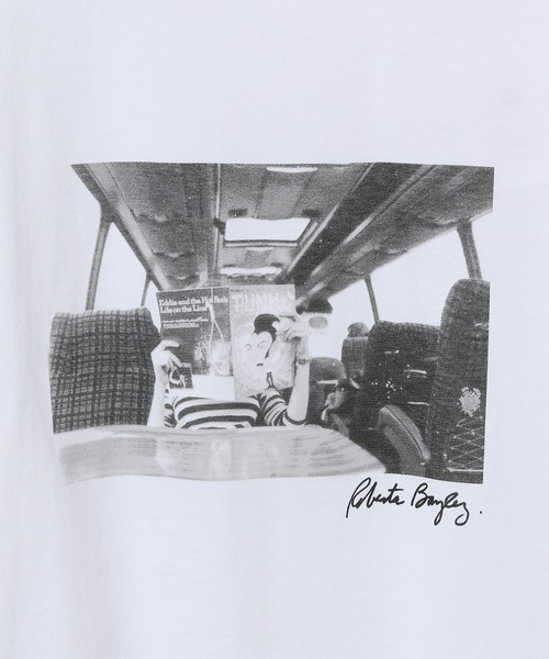 ADAM ET ROPE'（アダムエロペ）の「【アウトレット店舗・WEB限定】ROBERTA BAYLEY フォトTシャツ1（Tシャツ/カットソー・レディース・ホワイト/ホワイト系その他・FREE）」の3枚目の写真