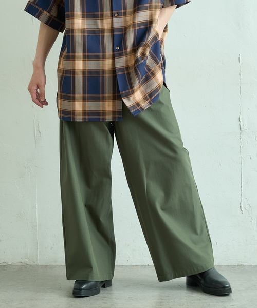 Lui's(ルイス)の「スーパーワイドコットンツイルパンツ(スラックス・メンズ・グリーン/ライトグレー/ブラック・MEDIUM/SMALL)」の1枚目の写真