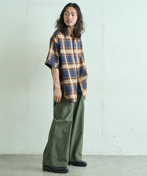 Lui's(ルイス)の「スーパーワイドコットンツイルパンツ(スラックス・メンズ・グリーン/ライトグレー/ブラック・MEDIUM/SMALL)」の14枚目の写真