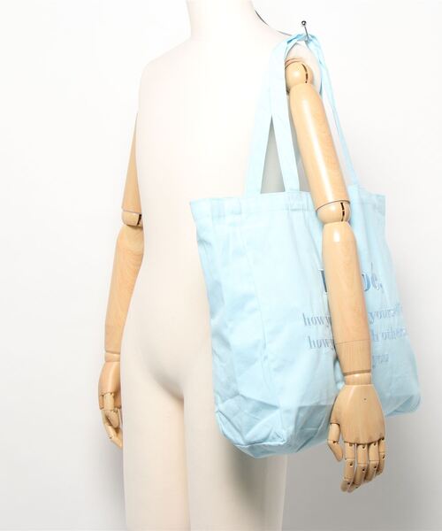 Jasmine Grandiflorum(ジャスミングランディフローラム)の「同色ロゴ刺繍パステルトートバッグ(トートバッグ・レディース・ベージュ/パープル/ピンク/ブルー・FREE)」の6枚目の写真