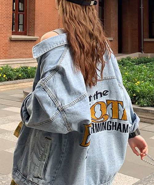 meJane（ミージェーン）の「ビッグシルエットバックロゴ刺繍Ｇジャン【ZOZOTOWN限定】（デニムジャケット・レディース・ブルー・FREE）」の4枚目の写真