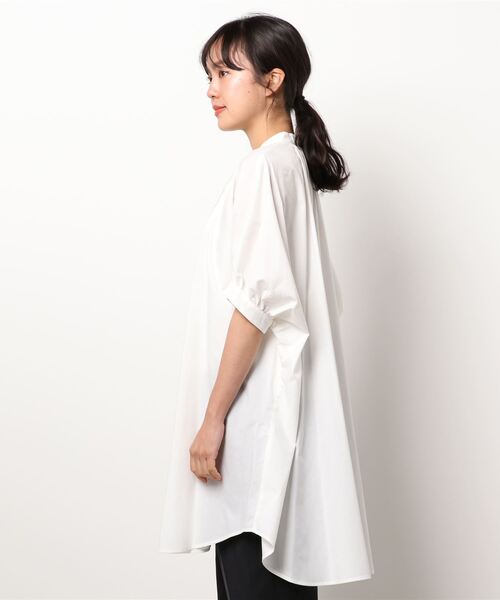 NATURAL BEAUTY BASIC（ナチュラルビューティーベーシック）の「チュニックシャツブラウス（シャツ/ブラウス・レディース・ブラウン/オフホワイト/ブルー・SMALL/MEDIUM）」の5枚目の写真