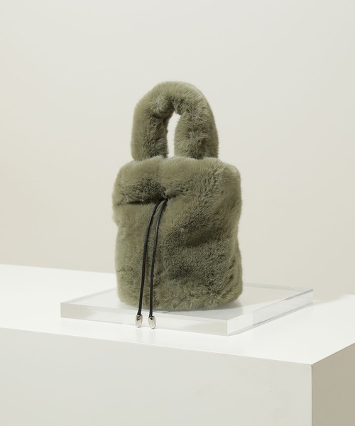 NATURAL BEAUTY BASIC（ナチュラルビューティーベーシック）の「フェイクファードロストショルダー/0171282973（ショルダーバッグ・レディース・ライトグリーン/ラベンダー・ﾌﾘ-）」の2枚目の写真