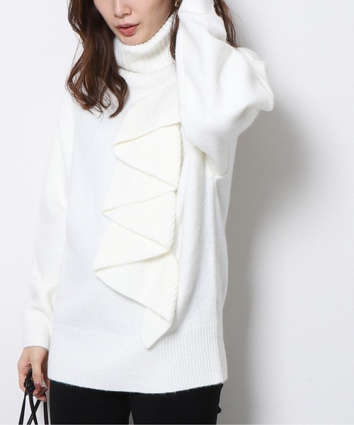 Re.Verofonna（ヴェロフォンナ）の「ワンサイドフリルオフタートルプルオーバー（ニット/セーター・レディース・ホワイト/チャコールグレー/ピンク/ブラック・MEDIUM）」の5枚目の写真