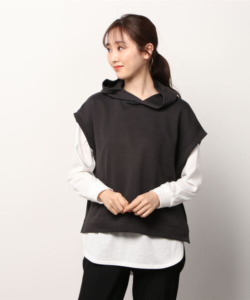 NAVY(ネイビー)の「フードベスト+ロングスリーブTシャツセット アンサンブル(Tシャツ/カットソー・レディース・グレイッシュベージュ/チャコール/カーキ・フリー)」の20枚目の写真