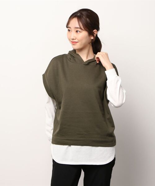NAVY(ネイビー)の「フードベスト+ロングスリーブTシャツセット アンサンブル(Tシャツ/カットソー・レディース・グレイッシュベージュ/チャコール/カーキ・フリー)」の19枚目の写真