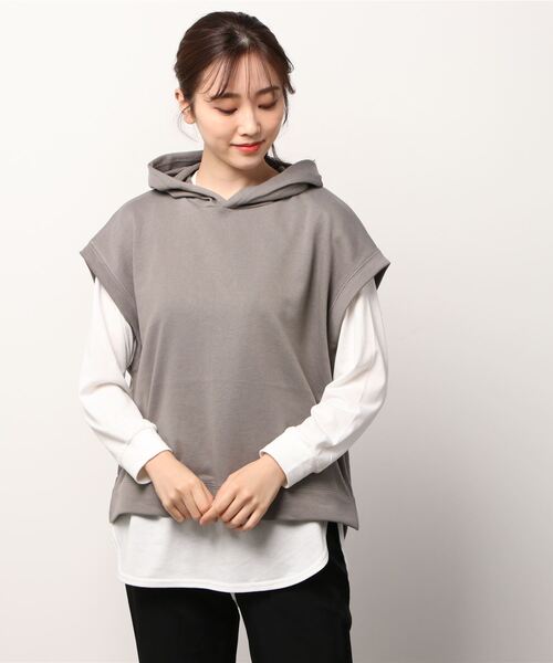 NAVY(ネイビー)の「フードベスト+ロングスリーブTシャツセット アンサンブル(Tシャツ/カットソー・レディース・グレイッシュベージュ/チャコール/カーキ・フリー)」の21枚目の写真