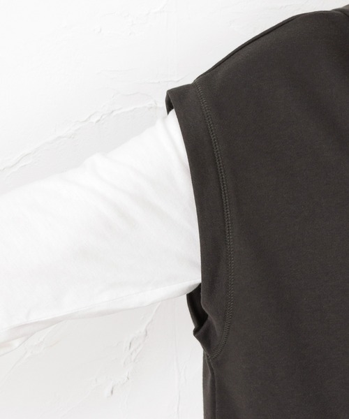 NAVY(ネイビー)の「フードベスト+ロングスリーブTシャツセット アンサンブル(Tシャツ/カットソー・レディース・グレイッシュベージュ/チャコール/カーキ・フリー)」の13枚目の写真