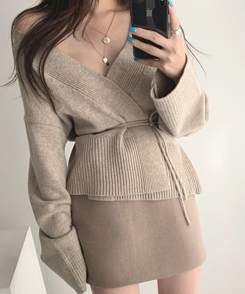 FRP(エフアールピー)の「YUGA カシュクール ウエストリボン ニットカーディガン(カーディガン/ボレロ・レディース・カーキ/ベージュ・FREE)」の2枚目の写真