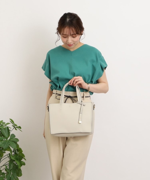 DRESKIP(ドレスキップ)の「◆【通勤】一枚革風あおりト-トバッグ(トートバッグ・レディース・ブラック/ブルー/アイボリー/グレー・00)」の1枚目の写真