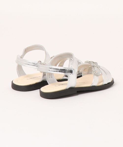 BeBe（ベベ）の「BeBe/グリッターフラワーモチーフメタリックサンダル(15~21cm)（サンダル・キッズ・ベージュ/グレー・18/17/15 /21/16/20/19）」の3枚目の写真