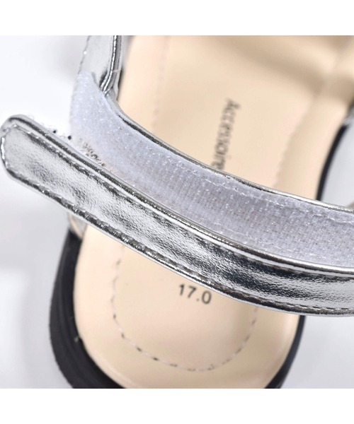 BeBe（ベベ）の「BeBe/グリッターフラワーモチーフメタリックサンダル(15~21cm)（サンダル・キッズ・ベージュ/グレー・18/17/15 /21/16/20/19）」の16枚目の写真