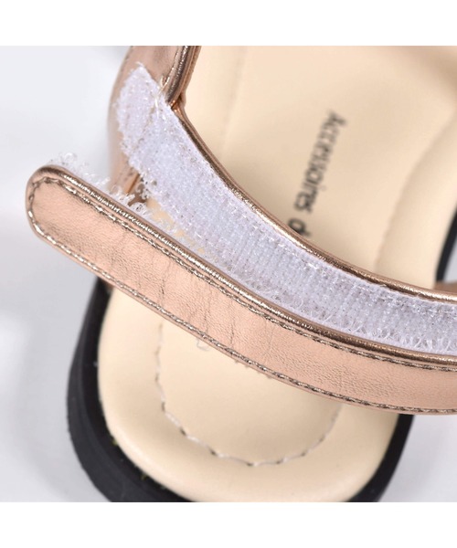 BeBe（ベベ）の「BeBe/グリッターフラワーモチーフメタリックサンダル(15~21cm)（サンダル・キッズ・ベージュ/グレー・18/17/15 /21/16/20/19）」の22枚目の写真