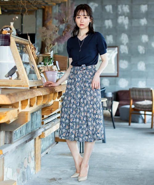 Tiaclasse(ティアクラッセ)の「【洗える】花柄が大人可愛いパフ袖ニットコンビワンピース(ワンピース・レディース・ネイビー/ブラウン/ブラック/モカ・9号/11号/7号)」の4枚目の写真
