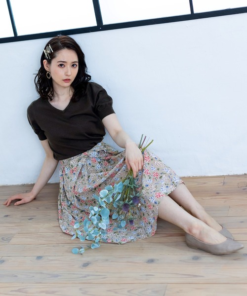 Tiaclasse(ティアクラッセ)の「【洗える】花柄が大人可愛いパフ袖ニットコンビワンピース(ワンピース・レディース・ネイビー/ブラウン/ブラック/モカ・9号/11号/7号)」の3枚目の写真
