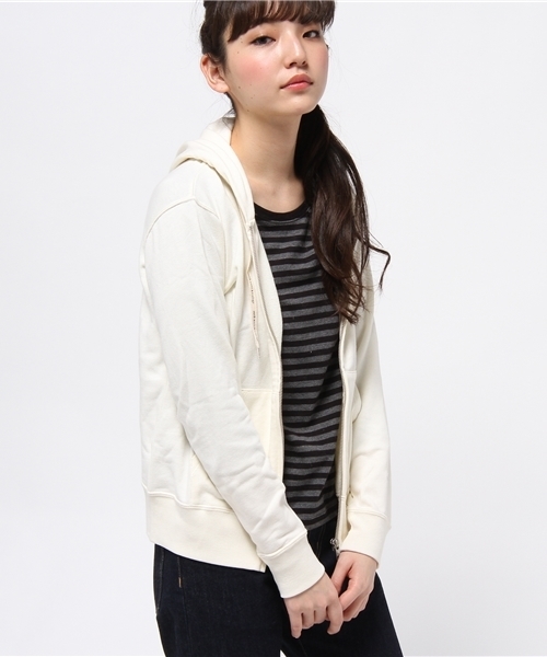 Champion（チャンピオン）の「Champion×earthパーカー（パーカー・レディース・アイボリー/杢グレー/ライトイエロー/ネイビー・MEDIUM/SMALL）」の2枚目の写真