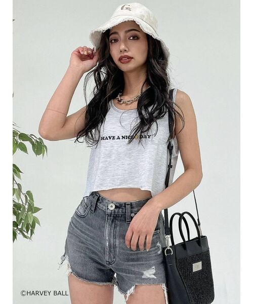GYDA(ジェイダ)の「ハイウエスト HEMダメージ デニムショートパンツ(デニムパンツ・レディース・ブラック/ブルー・SMALL/MEDIUM/X-SMALL)」の3枚目の写真