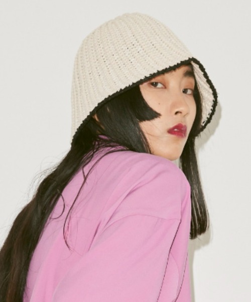 FEKETE(フェケテ)の「BI-COLOR SUMMER BUCKET HAT / バイカラーペーパーバケットハット(ハット・レディース・ホワイト/ライトブルー/ブラック・FREE)」の2枚目の写真