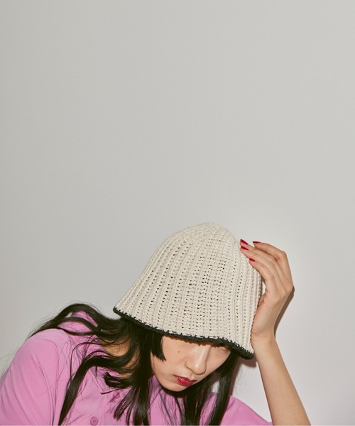 FEKETE(フェケテ)の「BI-COLOR SUMMER BUCKET HAT / バイカラーペーパーバケットハット(ハット・レディース・ホワイト/ライトブルー/ブラック・FREE)」の4枚目の写真