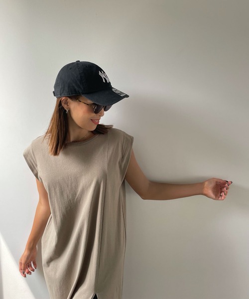 CHERI since1985(シェリ)の「肩タック ノースリーブ ロング丈 スリットワンピース(ワンピース・レディース・ブラック/ベージュ・FREE)」の8枚目の写真