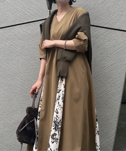 Chez toi(シェトワ)の「ランタンスリーブ花柄はぎワンピース(ワンピース・レディース・ブラック/ベージュ/オレンジ・FREE)」の17枚目の写真