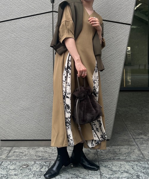 Chez toi(シェトワ)の「ランタンスリーブ花柄はぎワンピース(ワンピース・レディース・ブラック/ベージュ/オレンジ・FREE)」の15枚目の写真