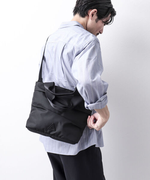 ANONYM CRAFTSMAN DESIGN（アノニムクラフツマンデザイン）の「【ANONYM CRAFTSMAN DESIGN/アノニム・クラフツマン・デザイン】TOTE BAG #01 軽量ショルダーバッグ 国産（ショルダーバッグ・メンズ・ブラック/グレー/キャメル・FREE）」の2枚目の写真