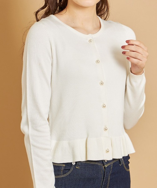 tocco closet(トッコ クローゼット)の「パールボタン裾フリルニットカーディガン(カーディガン/ボレロ・レディース・ブラック/オフホワイト/グリーン/ピンク系その他/グレイッシュブルー/ミント/ピンク系その他2/サックスブルー・M)」の2枚目の写真