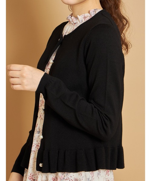 tocco closet(トッコ クローゼット)の「パールボタン裾フリルニットカーディガン(カーディガン/ボレロ・レディース・ブラック/オフホワイト/グリーン/ピンク系その他/グレイッシュブルー/ミント/ピンク系その他2/サックスブルー・M)」の18枚目の写真