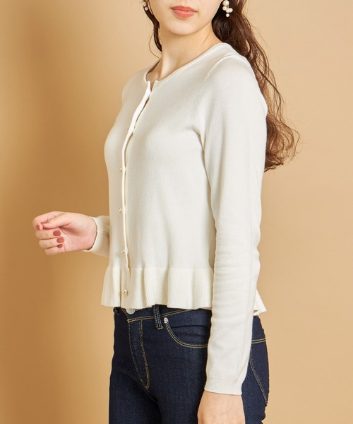 tocco closet(トッコ クローゼット)の「パールボタン裾フリルニットカーディガン(カーディガン/ボレロ・レディース・ブラック/オフホワイト/グリーン/ピンク系その他/グレイッシュブルー/ミント/ピンク系その他2/サックスブルー・M)」の13枚目の写真