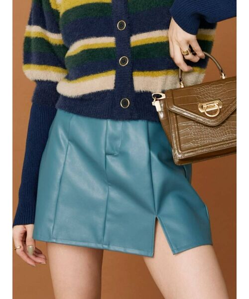 EVRIS（エヴリス）の「スリットデザインフェイクレザーミニスカート（スカート・レディース・ブラック/ブルー/マスタード・SMALL/MEDIUM）」の3枚目の写真