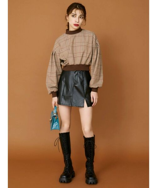 EVRIS（エヴリス）の「スリットデザインフェイクレザーミニスカート（スカート・レディース・ブラック/ブルー/マスタード・SMALL/MEDIUM）」の13枚目の写真