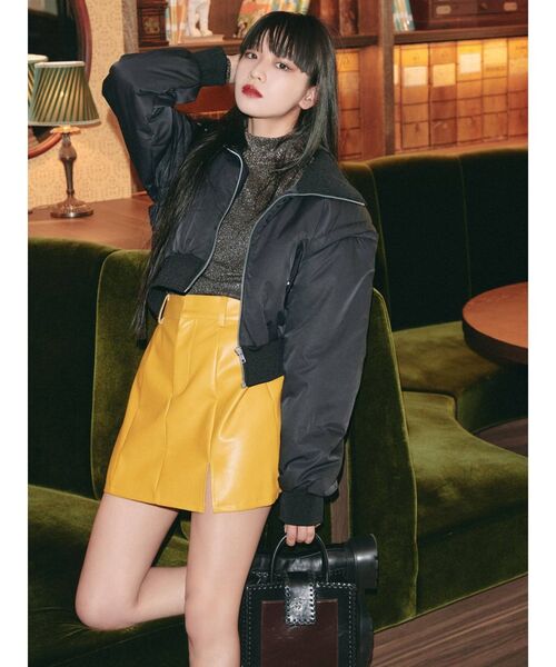 EVRIS（エヴリス）の「スリットデザインフェイクレザーミニスカート（スカート・レディース・ブラック/ブルー/マスタード・SMALL/MEDIUM）」の16枚目の写真