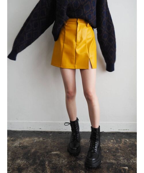 EVRIS（エヴリス）の「スリットデザインフェイクレザーミニスカート（スカート・レディース・ブラック/ブルー/マスタード・SMALL/MEDIUM）」の21枚目の写真