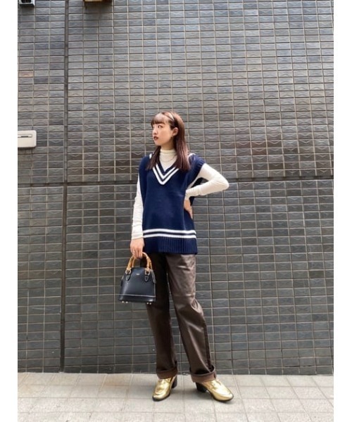 MOUSSY(マウジー)の「MID HEEL ローファー(ローファー・レディース・ゴールド/ブラック・SMALL/LARGE/MEDIUM)」の5枚目の写真