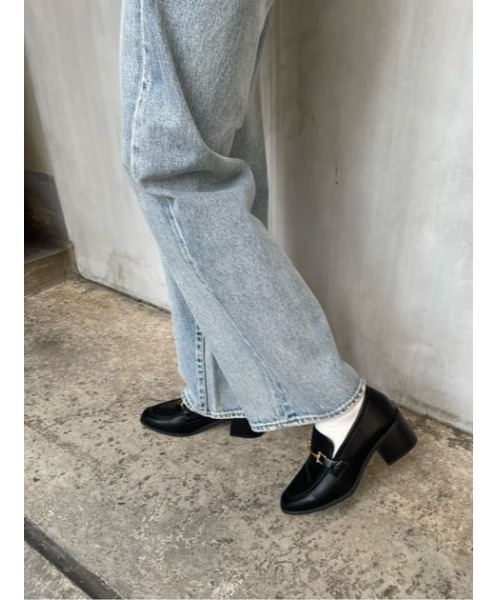 MOUSSY(マウジー)の「MID HEEL ローファー(ローファー・レディース・ゴールド/ブラック・SMALL/LARGE/MEDIUM)」の3枚目の写真