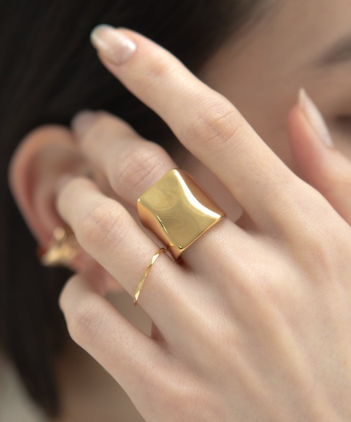 novice(ノーヴィス)の「【novice】Rectangle Volume Ring(リング・レディース・シルバー/ゴールド・FREE)」の2枚目の写真