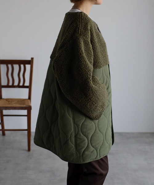 r.（アールドット）の「マットタフタ×ボア切替 キルティング ミドルコート（ノーカラーコート・レディース・ベージュ/ブラック/アイボリー/オリーブ/カーキ/ライトベージュ・FREE）」の7枚目の写真