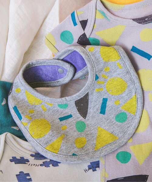 BREEZE(ブリーズ)の「リバーシブルスタイ マイファーストブリーズ (スタイ/よだれかけ・キッズ・オレンジ/ライトグレー/オフホワイト/ミント/エメラルド/グレー/カーキ/ブルー/ブラック/イエロー/ライトイエロー/サックスブルー/ベビーピンク/ピンク/グリーン・80)」の5枚目の写真