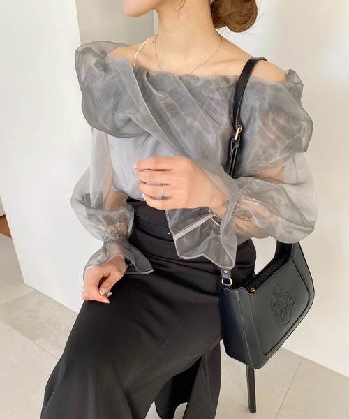 one after another NICE CLAUP（ワンアフターアナザーナイスクラップ）の「オーガンオフショルブラウス（シャツ/ブラウス・レディース・アイボリー/グレー/ピンク・FREE）」の10枚目の写真