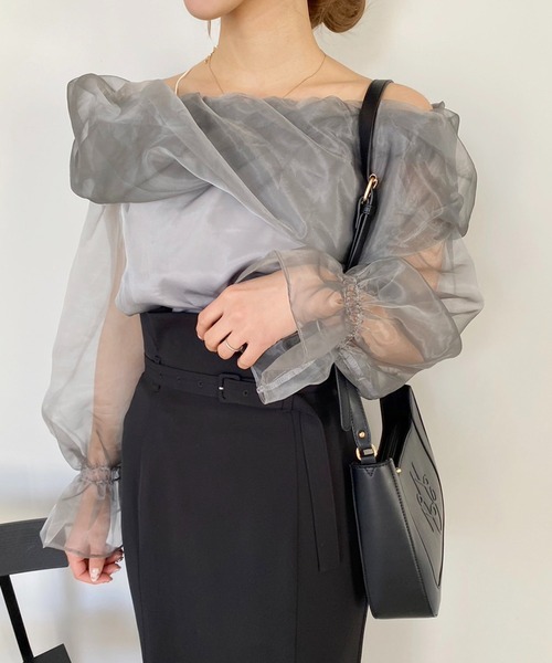 one after another NICE CLAUP（ワンアフターアナザーナイスクラップ）の「オーガンオフショルブラウス（シャツ/ブラウス・レディース・アイボリー/グレー/ピンク・FREE）」の11枚目の写真